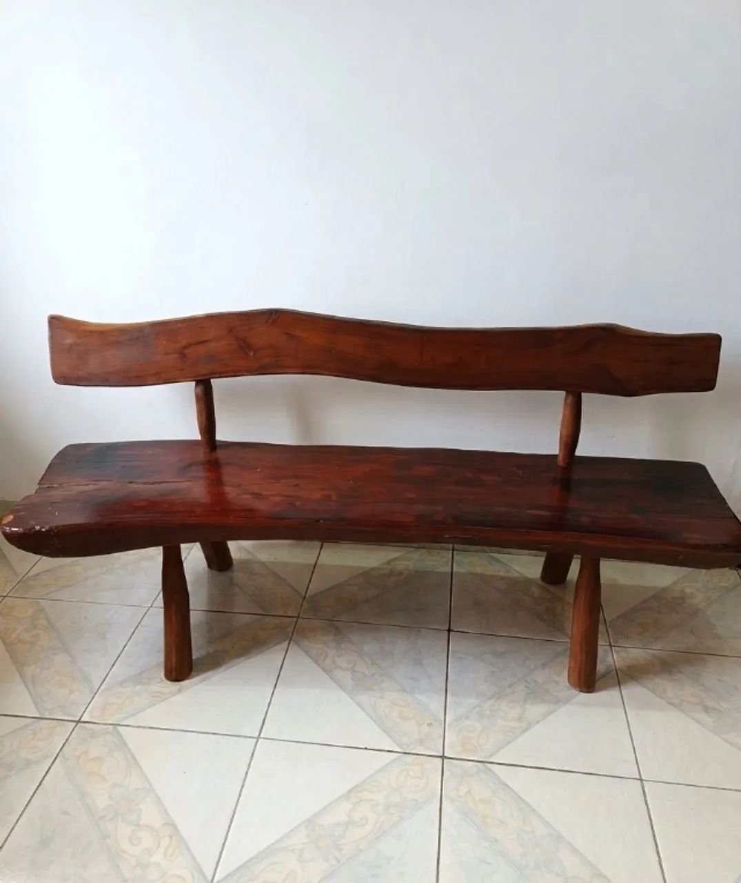 Bancos Rústicos de Madeira Maciça com Encosto Orgânico - Peça Artesanal - Foto 2