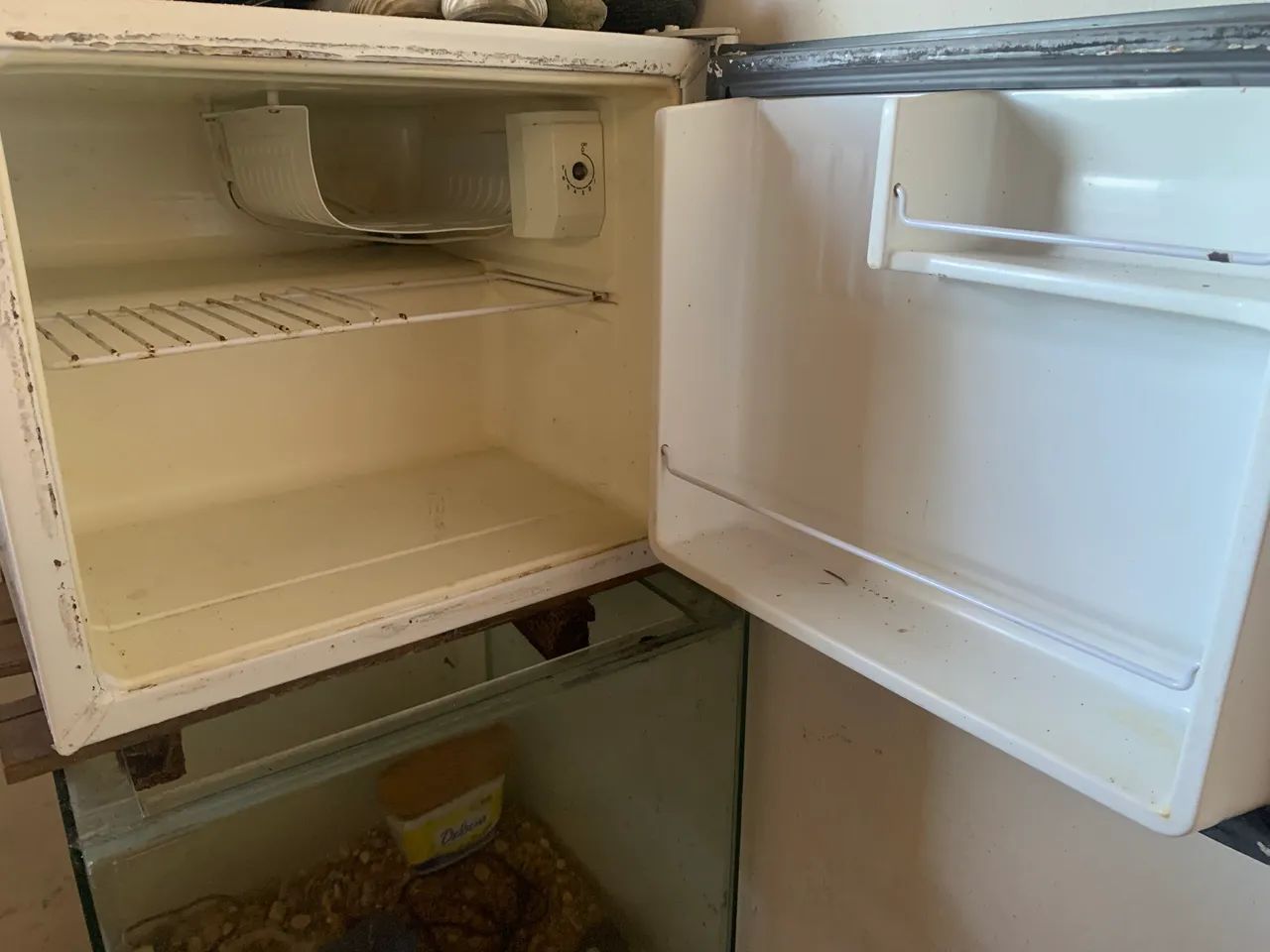 Vendo frigobar. 