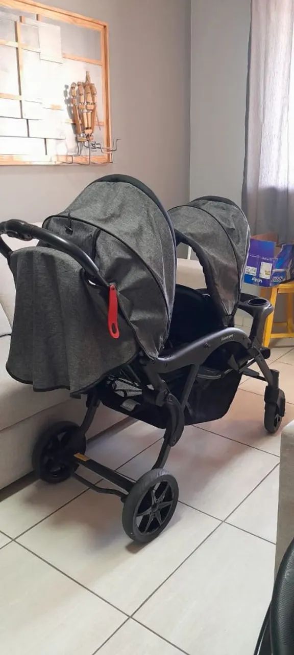 Vendo carrinho e bebê conforto para gêmeos 