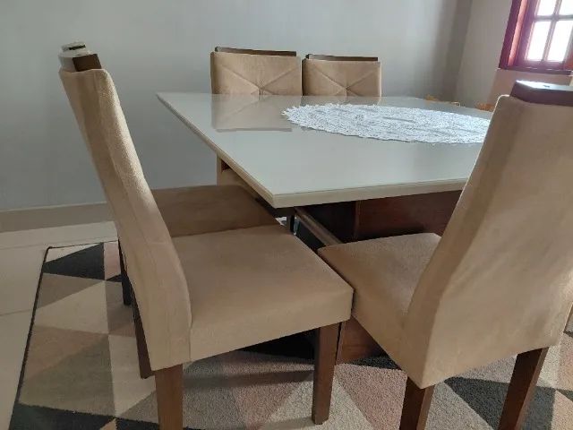 Mesa de jantar quadrada