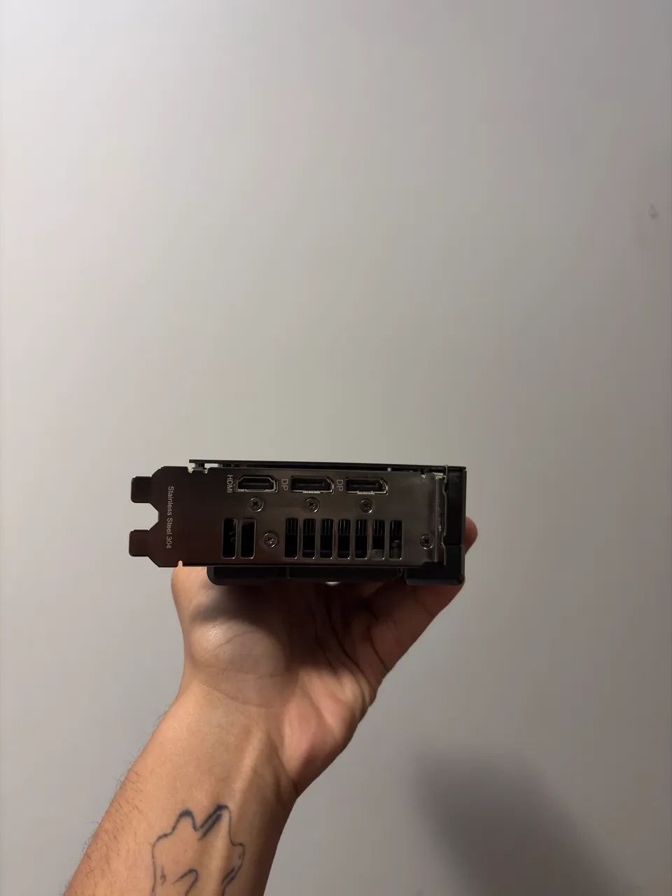 RX 9060xt 16gb ASUS - PLACA DE VIDEO - Foto 3