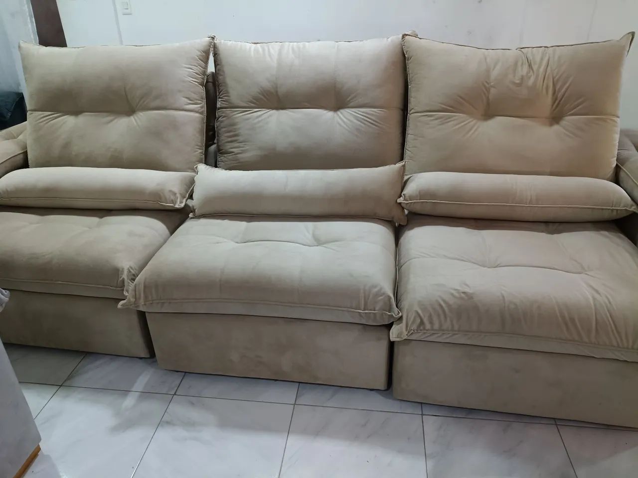 Sofá Tanos molas ENSACADAS e BONEL espuma d 33 com 3.20 MT de comprimento 1.10 de abertura - Foto 2