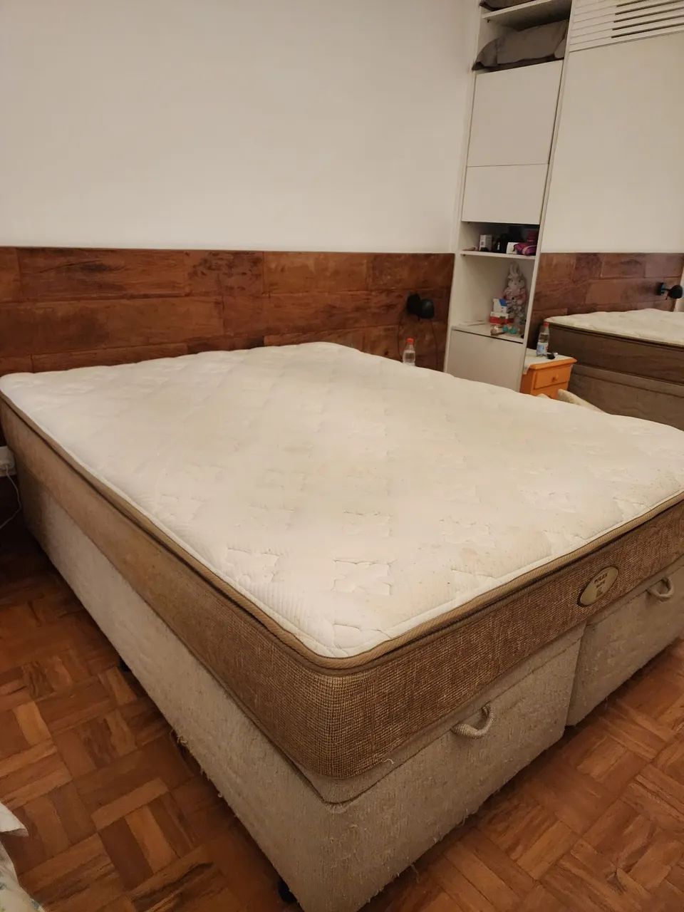 Cama box Queen, bau e colchão excelente estado - Foto 2