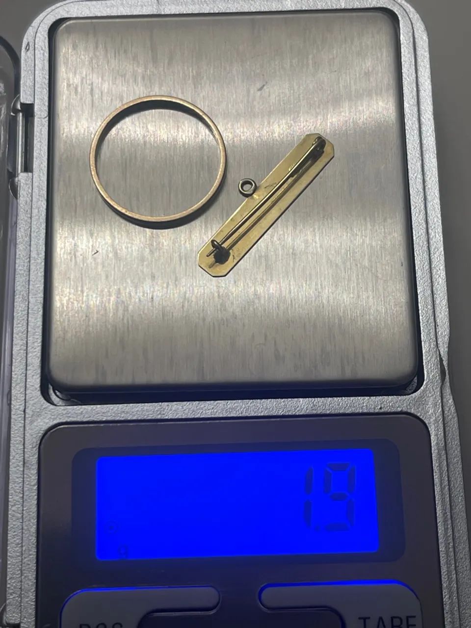 Aliança em ouro 18 e broche - Foto 2