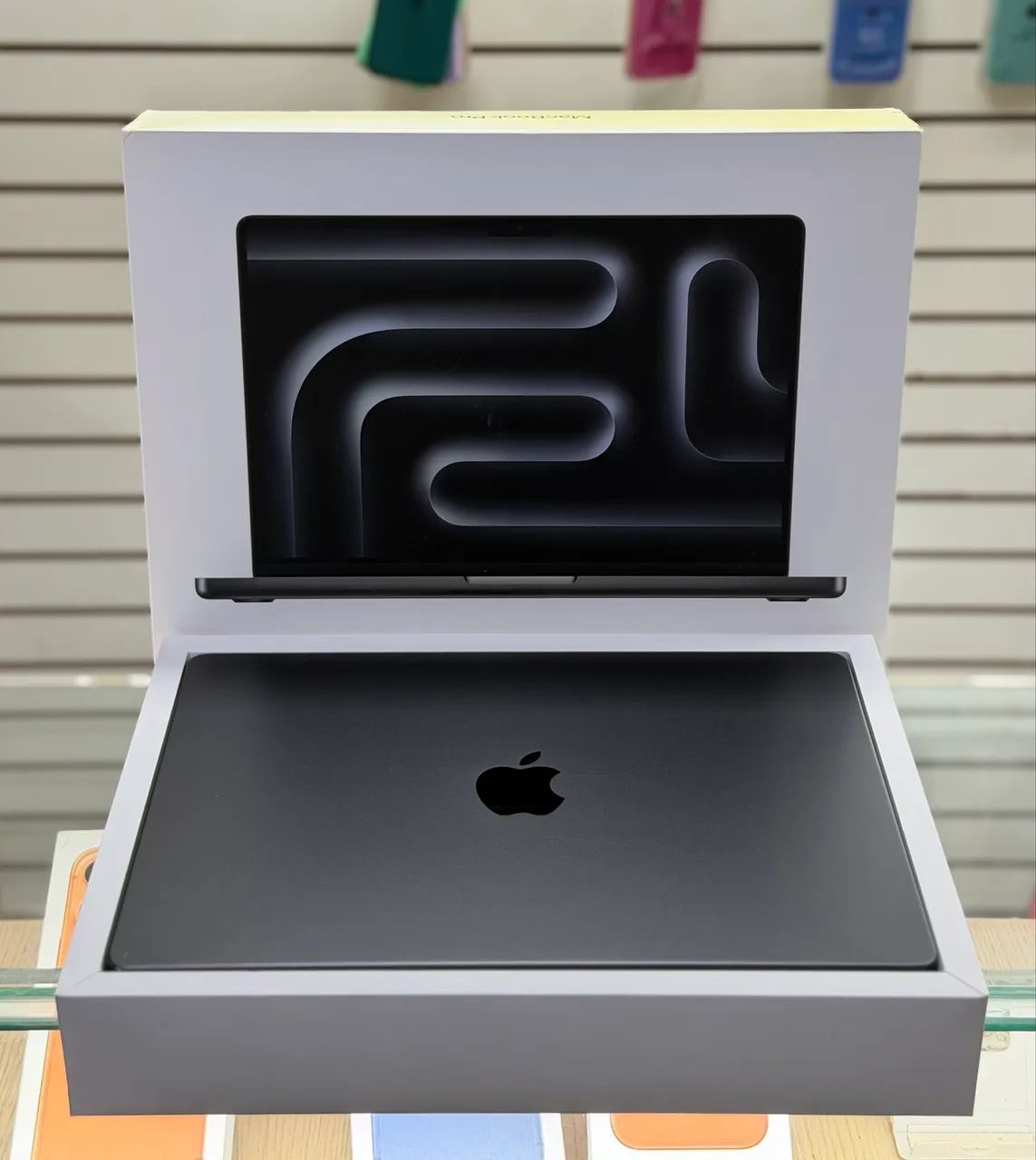 Macbook pro 14 polegadas chip m3 pro 18gb / 512gb bateria 100