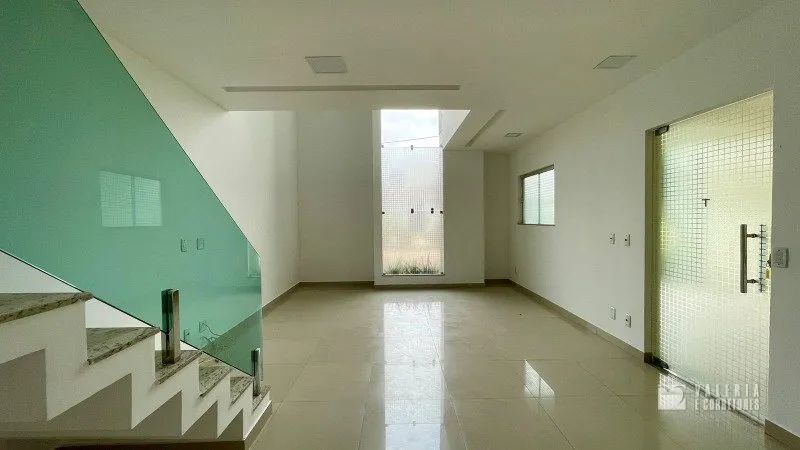 EXCELENTE CASA 04 SUÍTES, 03 VAGAS C/ 227 M² !! - Foto 2