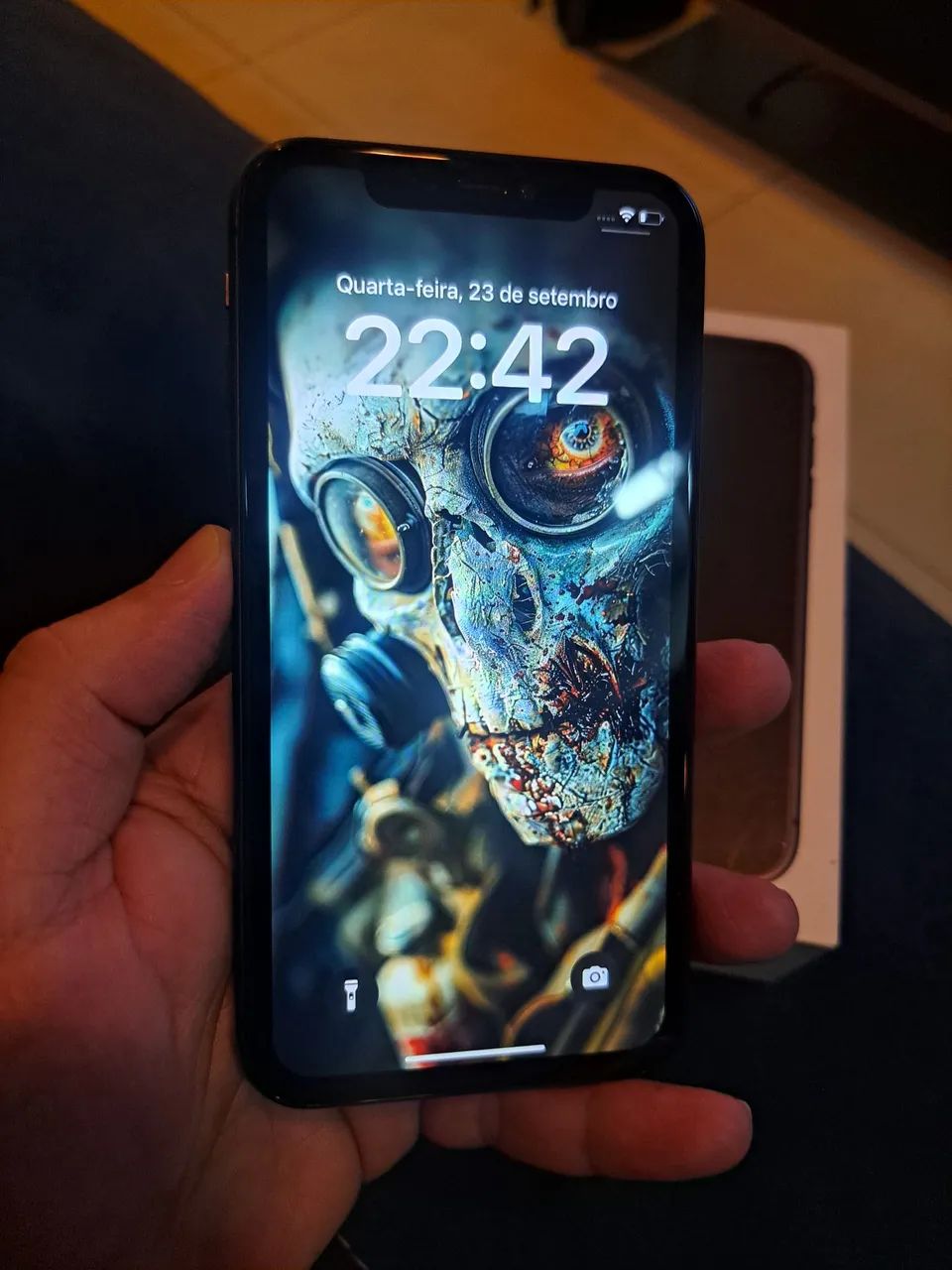 IPHONE. 11
