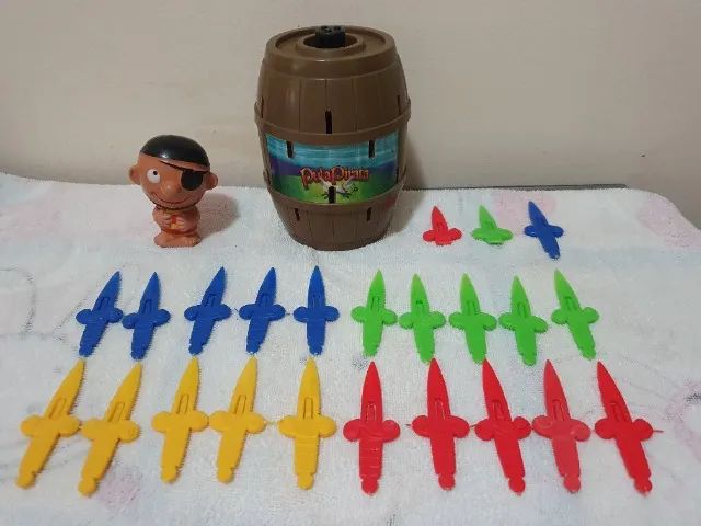 Brinquedo Estrela Pula Pirata Original Com As 24 Espadas - Foto 4