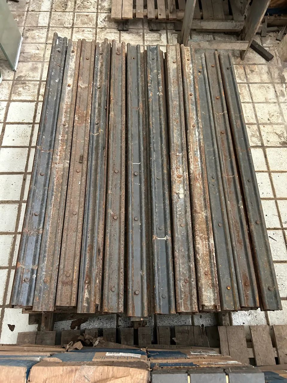 Viga metálica modelo VM 08 FORTEQUIP - Foto 3