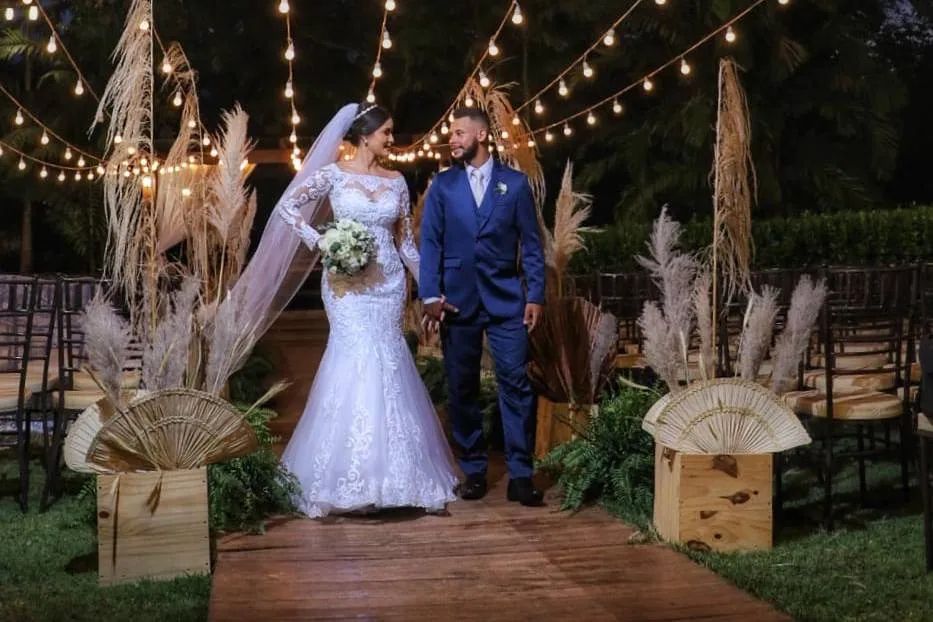 Locação varal de luzes 3,99 o metro ?