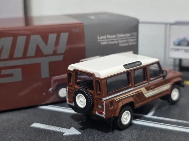 Land Rover Defender 110 - MiniGT - Foto 2