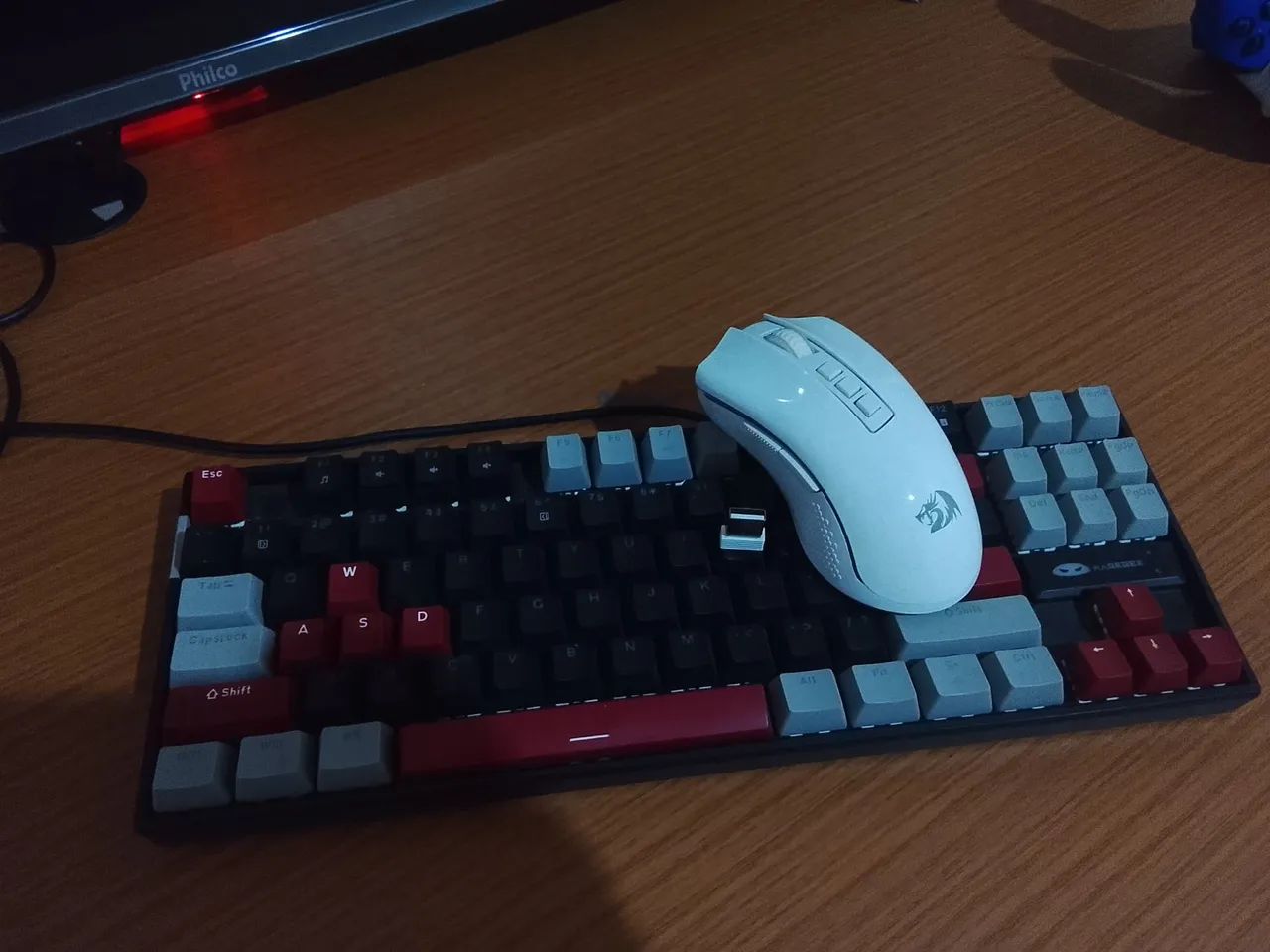 KIT MOUSE + TECLADO MECÂNICO MAGEGEE