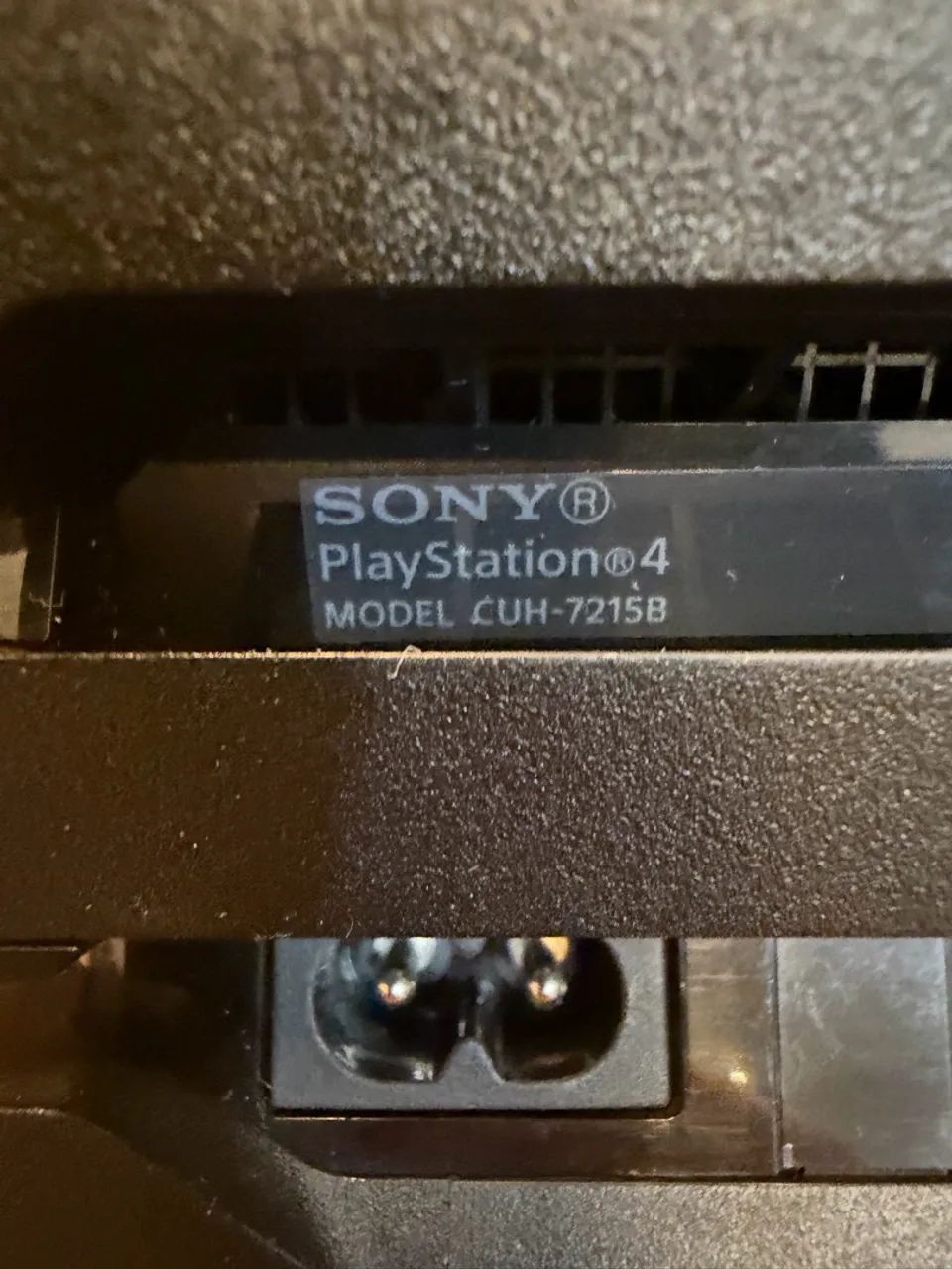 PS4 Pro 1tb Desbloqueado com 2 controles - Foto 2