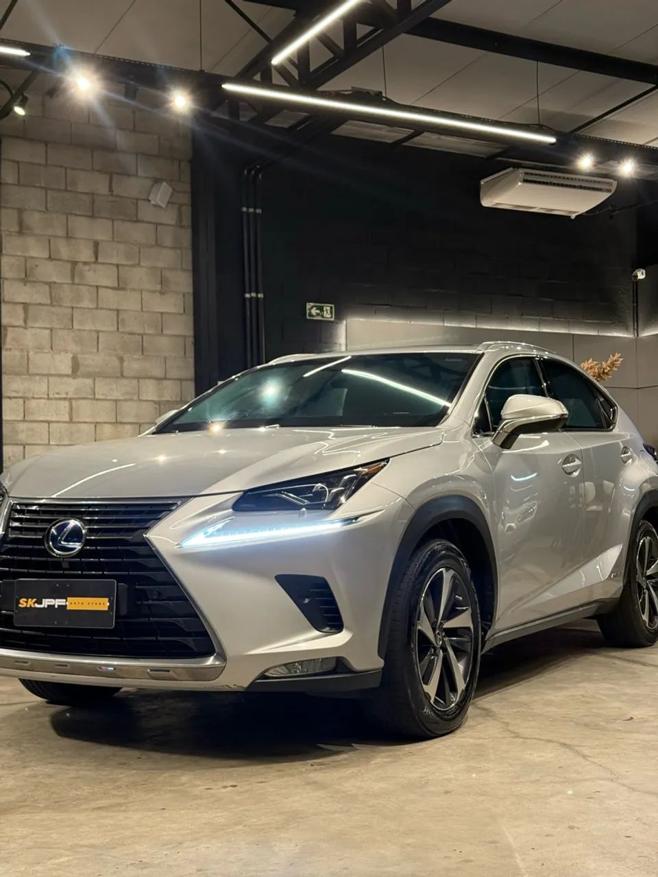 Lexus NX-300 H Luxury 2.5 16V Aut., foto 2 de 11