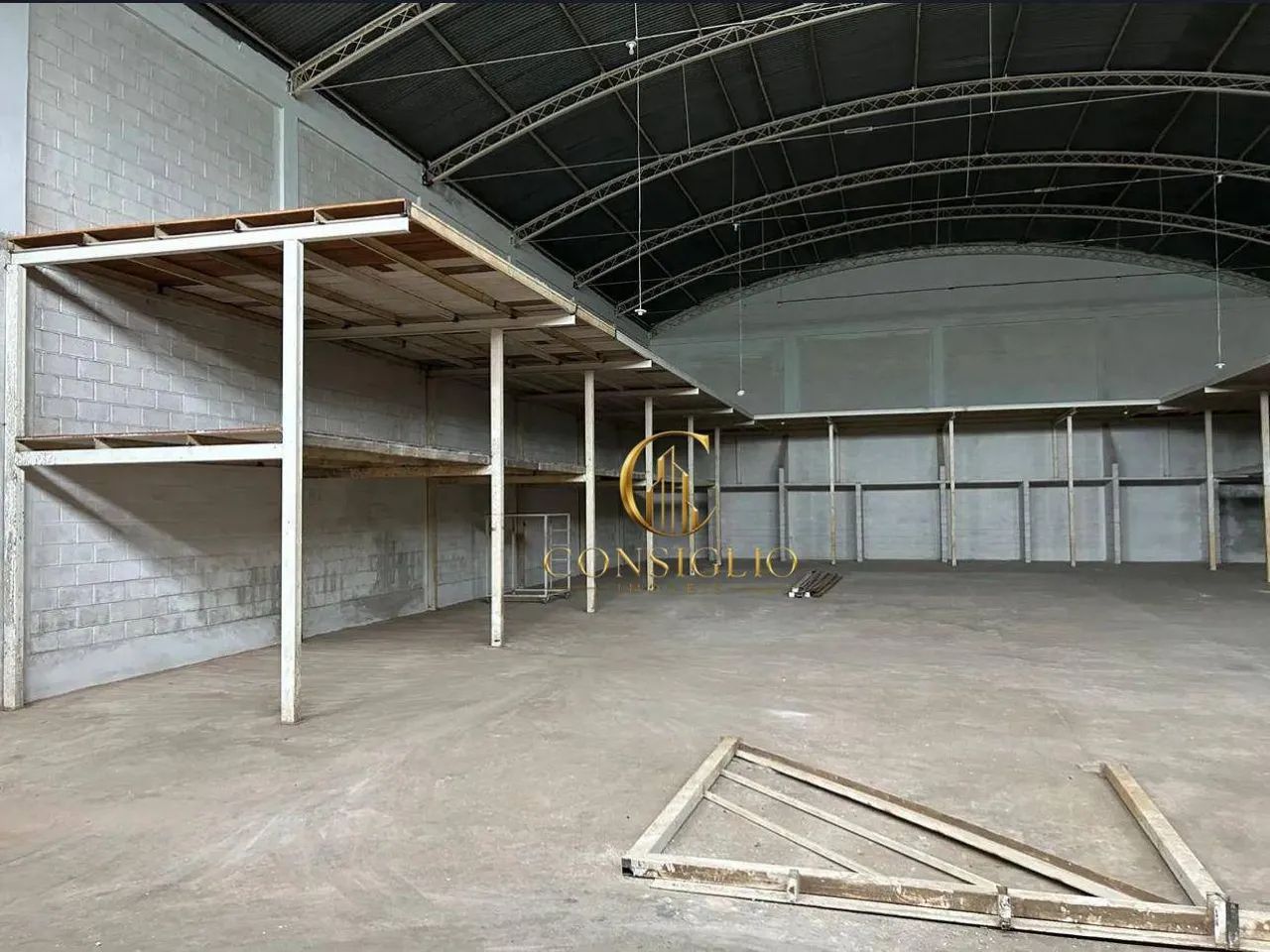 Galpão Comercial com 740m² de Área Construída em Terreno de 1.000m² - Foto 3