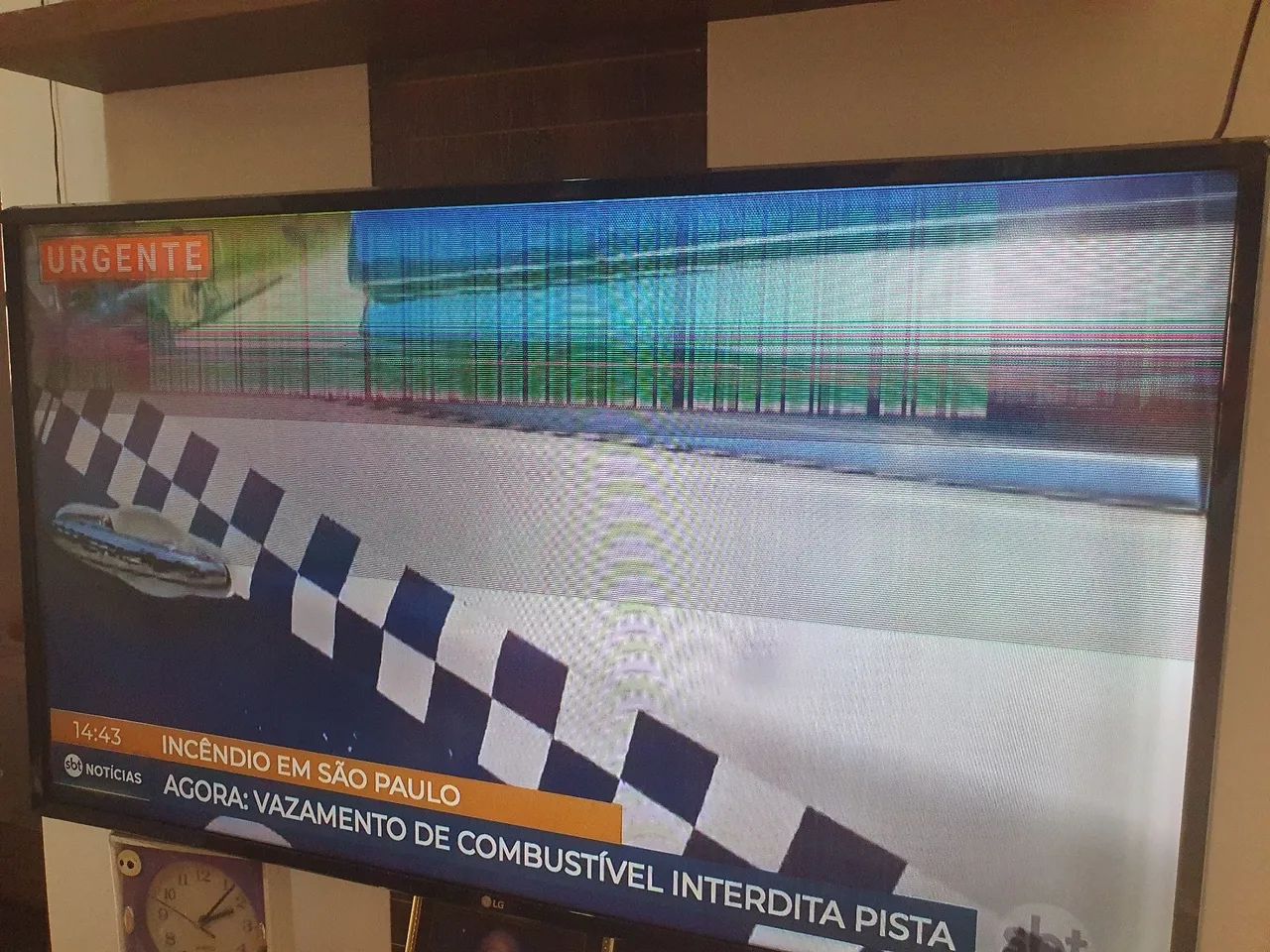 Smart TV LG 43 Full HD com defeito (imagem falhando) - Foto 3