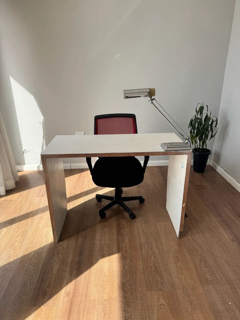 Mesa Cadeira e Gavetão de Escritório  - Foto 2