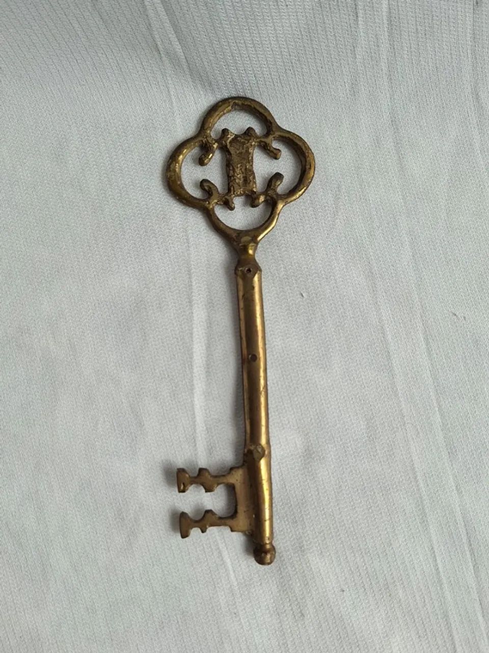 Chave decorativa de latão 