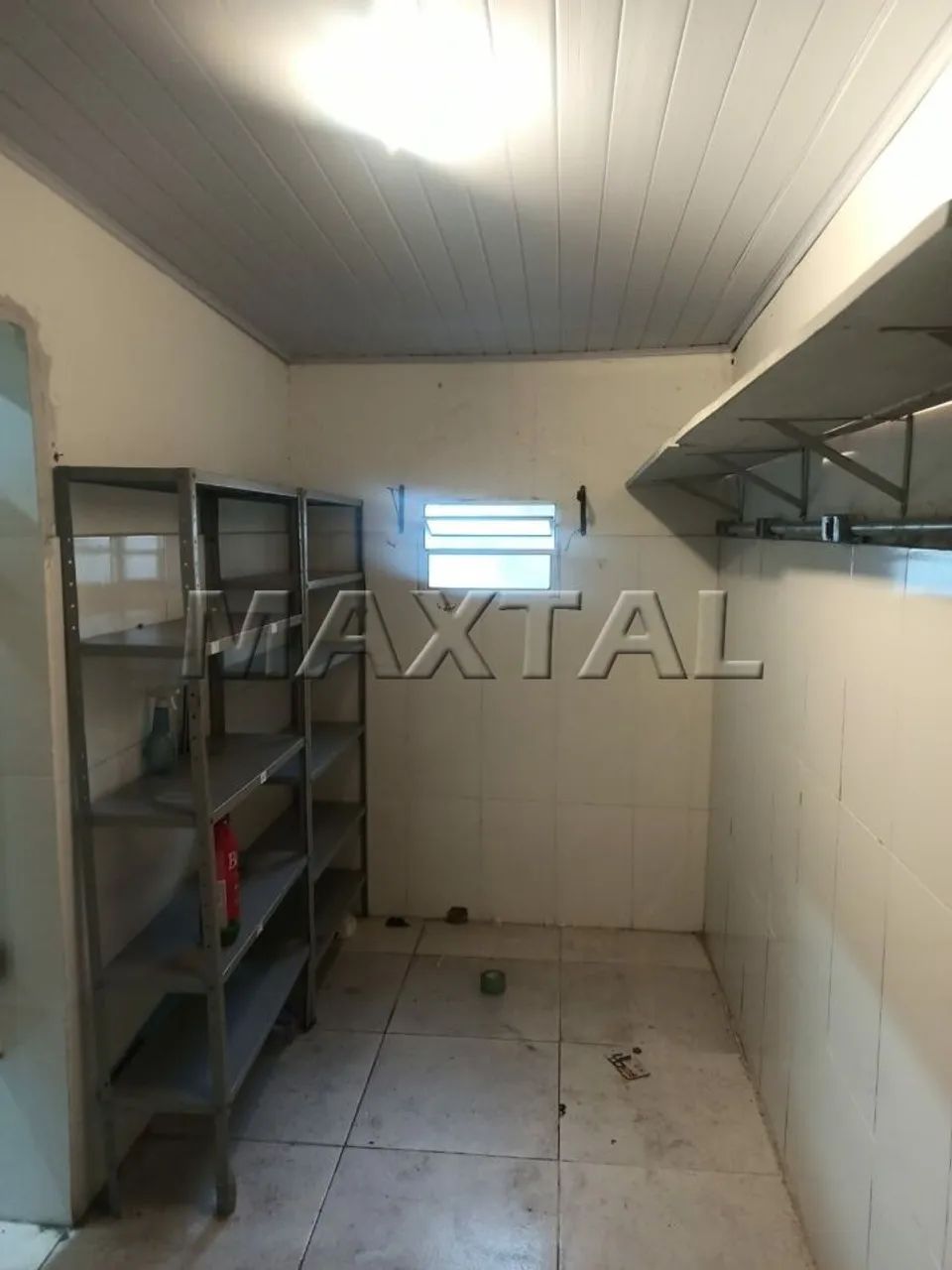 Loja com 100m² de área construída, salão amplo, copa, cozinha e 2 banheiros. - Foto 5