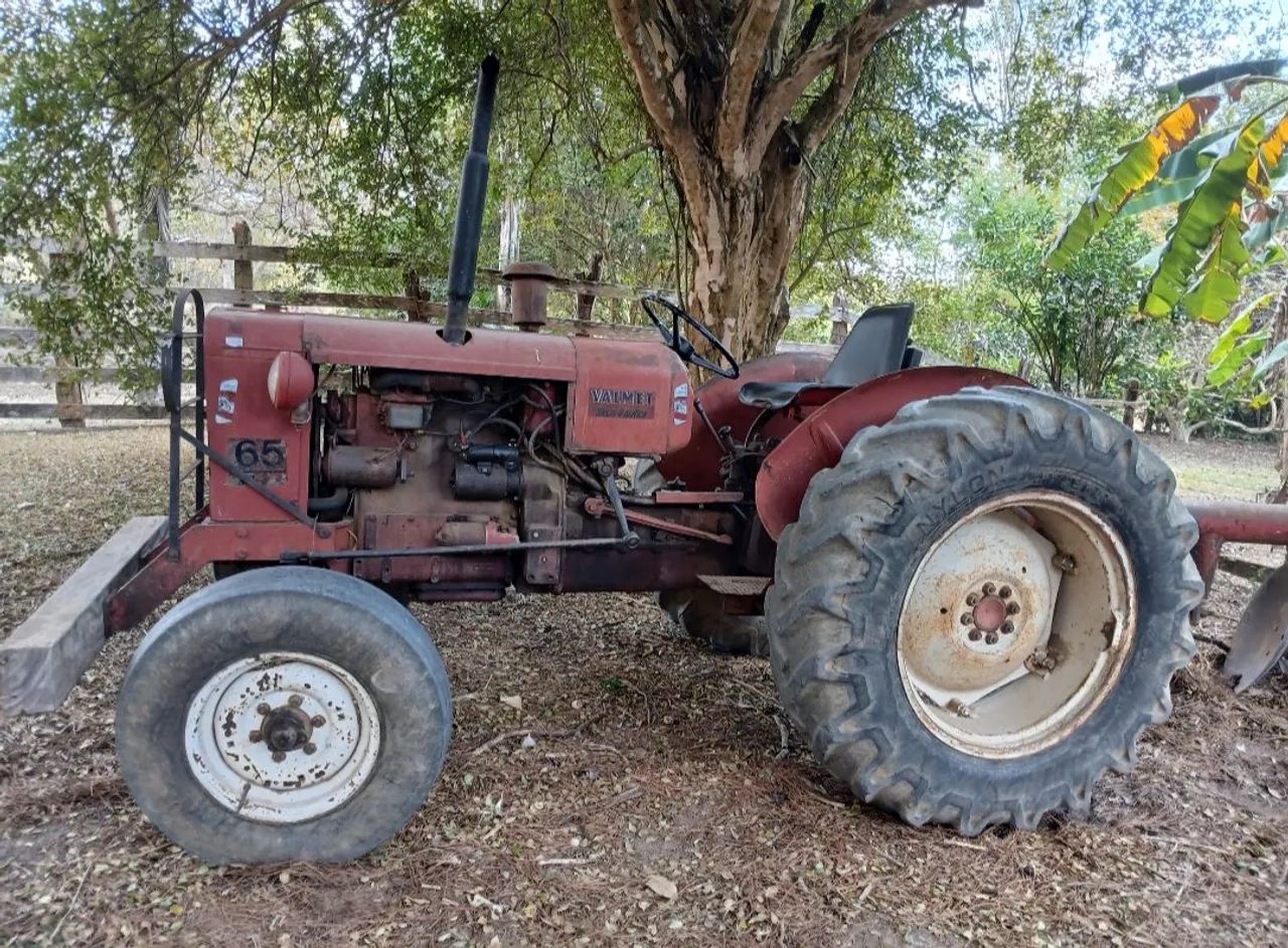 trator valmet 65 ID mais um arado - Foto 4