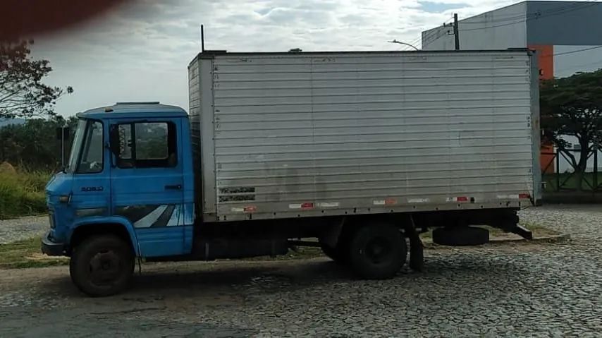 MB 608 baú 