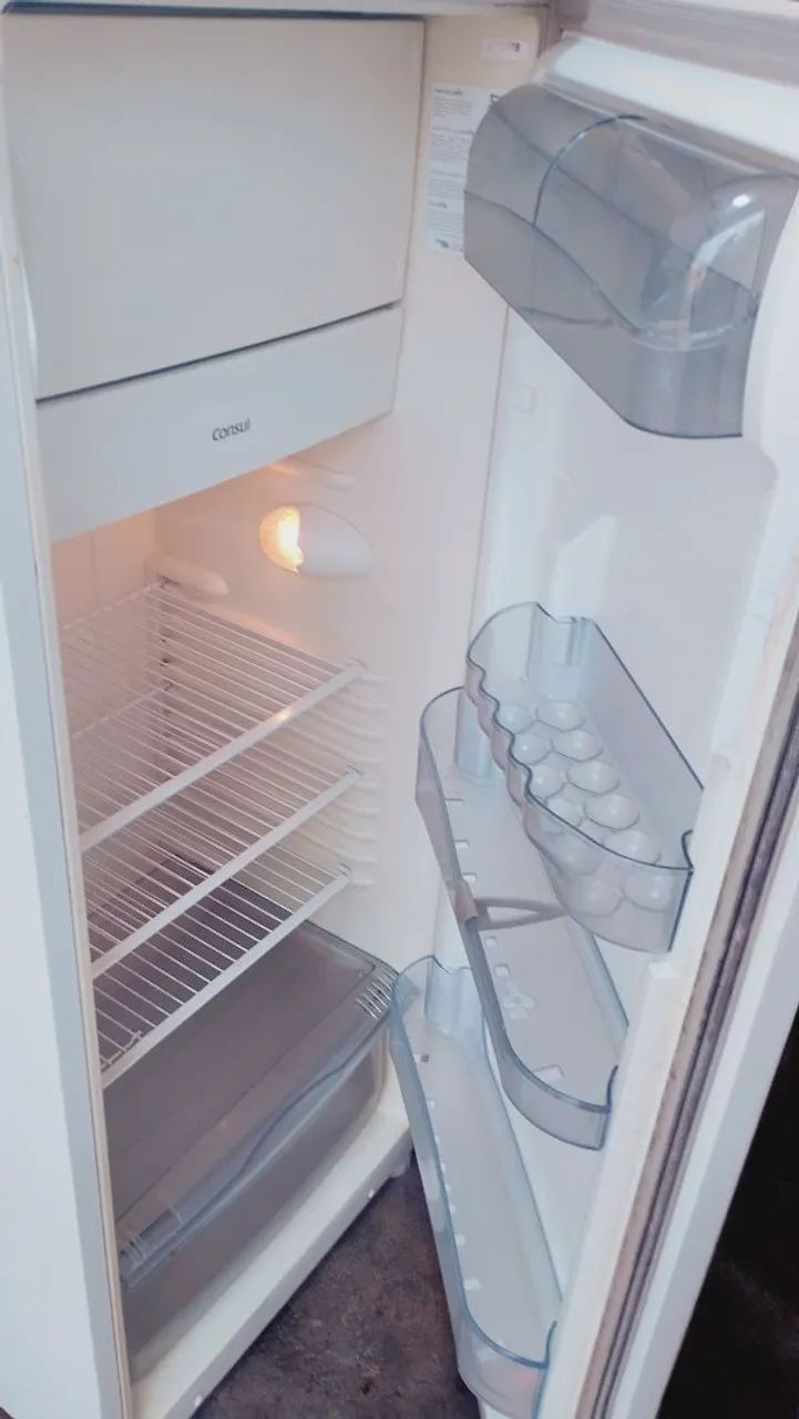 Geladeira cônsul funcionando perfeitamente bem e limpinha  - Foto 4