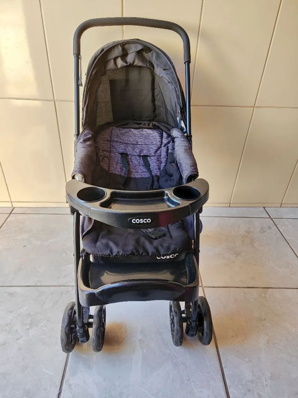 Carrinho completo Cosco tipo berço com bebê conforto  - Foto 3