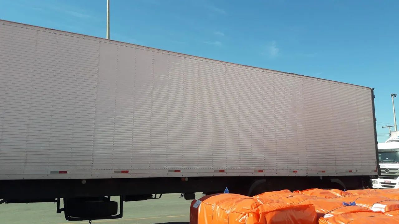 Carreta rodofort 2005 30 paletes sem pneus aceita troca 