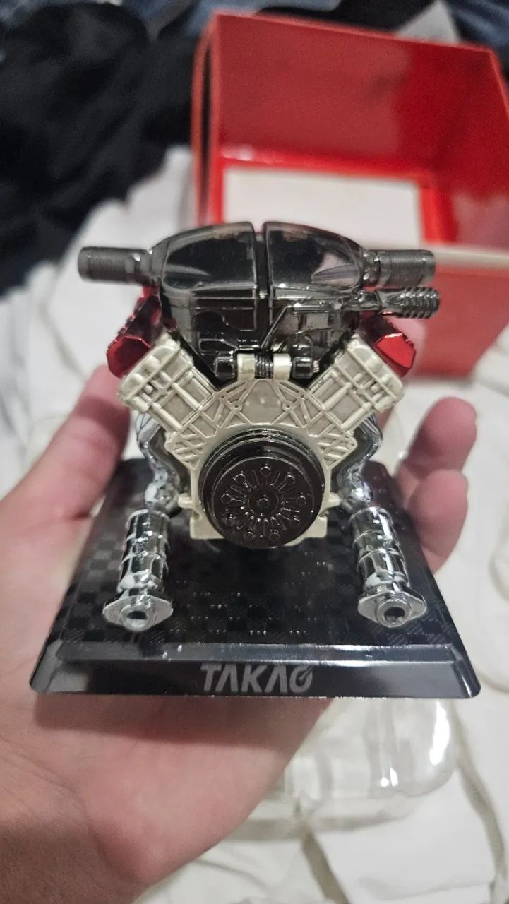 Motor v8 em miniatura