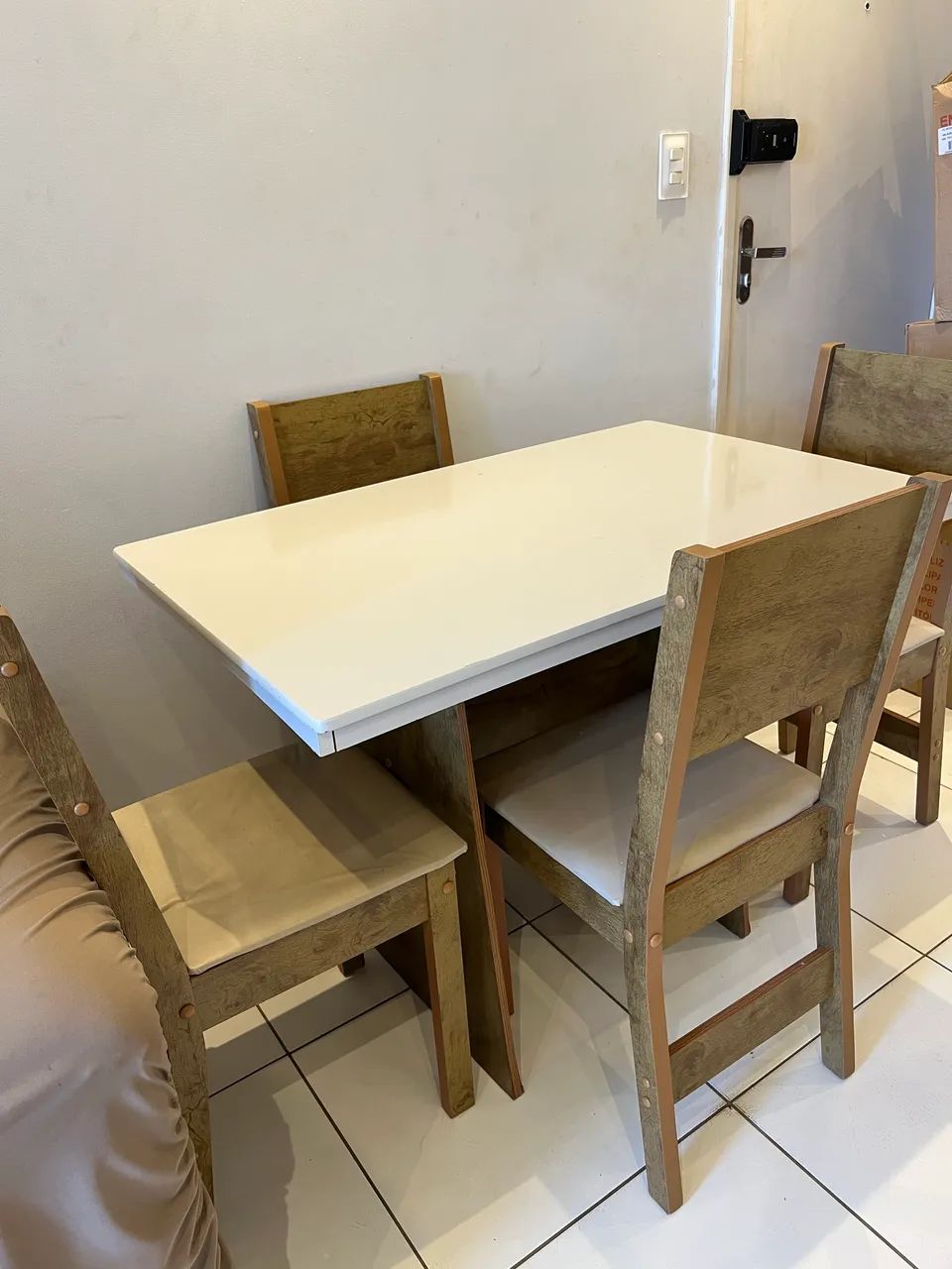 Mesa 4 cadeiras 