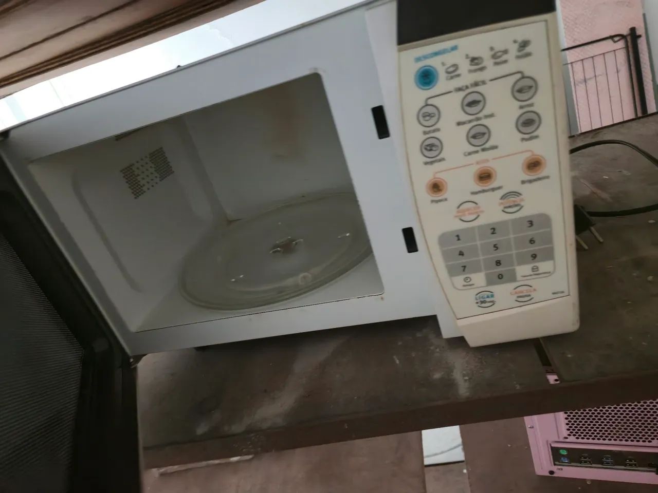 Micro-ondas Electrolux Mef30 branco com capacidade de 20 litros. - Foto 3