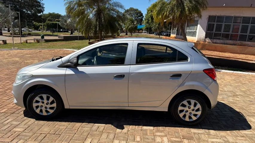 Chevrolet Onix ONIX HATCH LS 1.0 8V FLEXPOWER 5P MEC. 2016