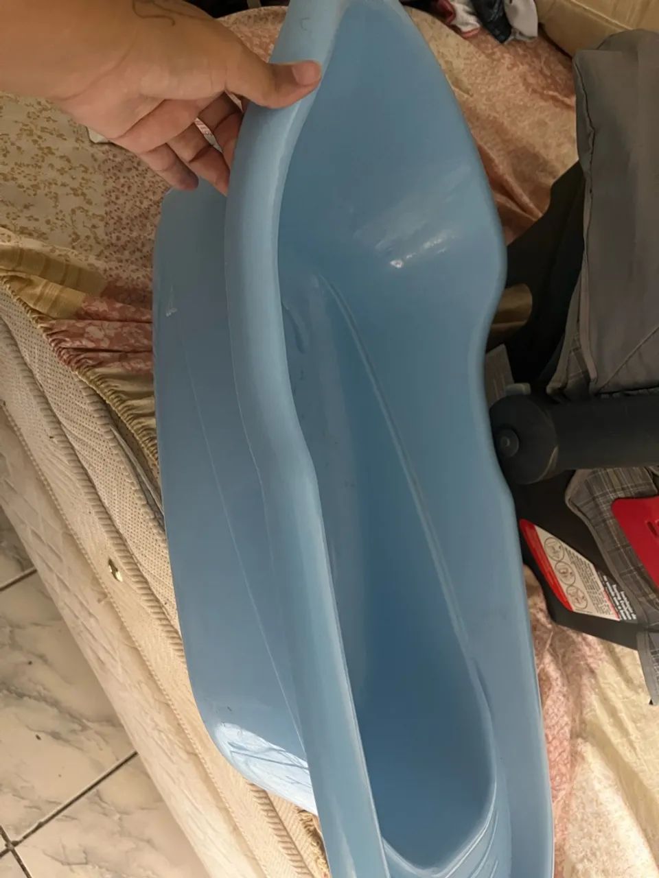 Banheira azul bebê 
