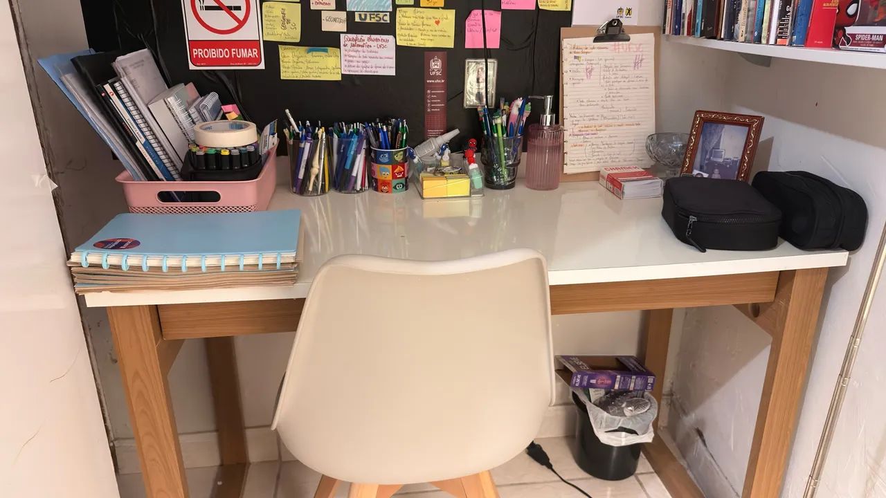 Mesa de estudos  - Foto 2