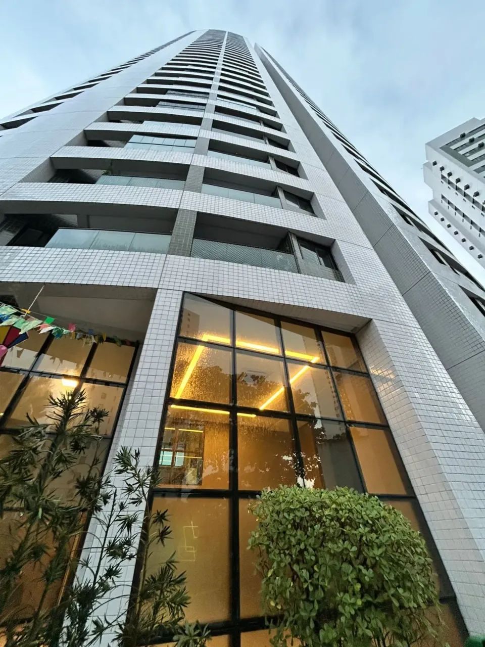 Mobiliado com 2 quartos,suite, varanda,nascente.