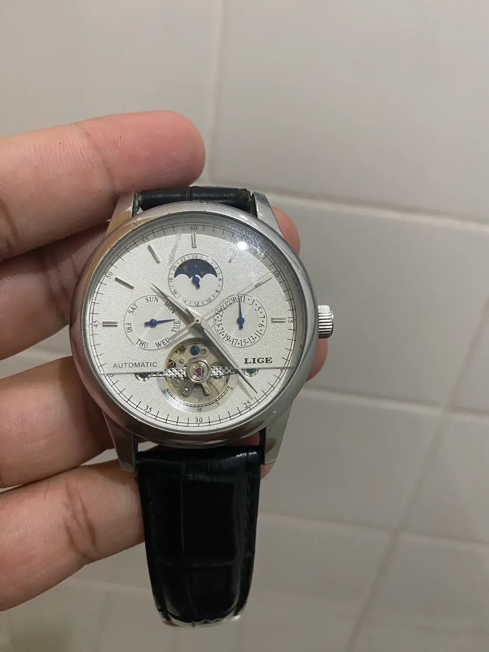 Relógio automático linge