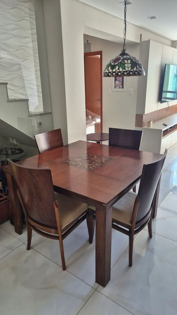 Mesa de madeira com 4 cadeiras - Foto 3