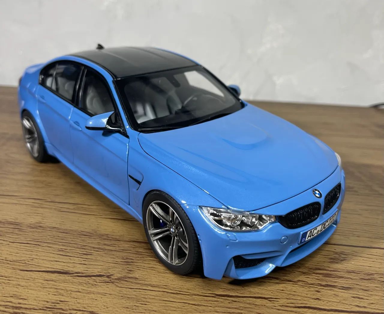 Miniatura BMW M3 escala 1:18 Norev 