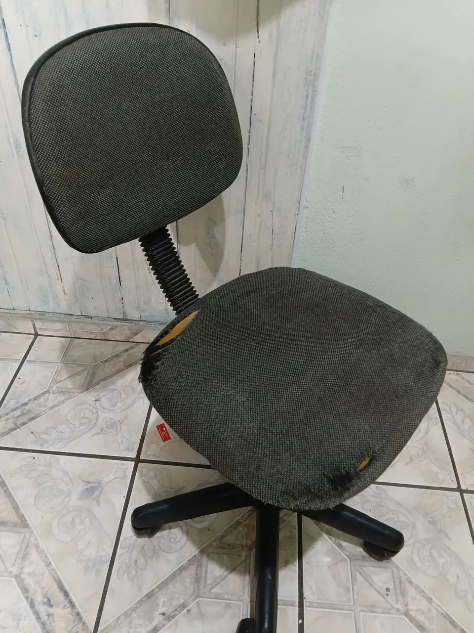 VENDO CADEIRA DE ESCRITÓRIO USADA