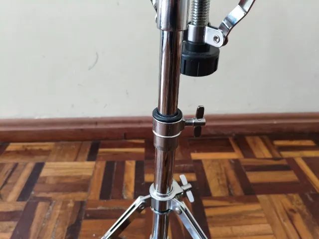 Estante de Caixa Cromada com Pés Duplos - Foto 3