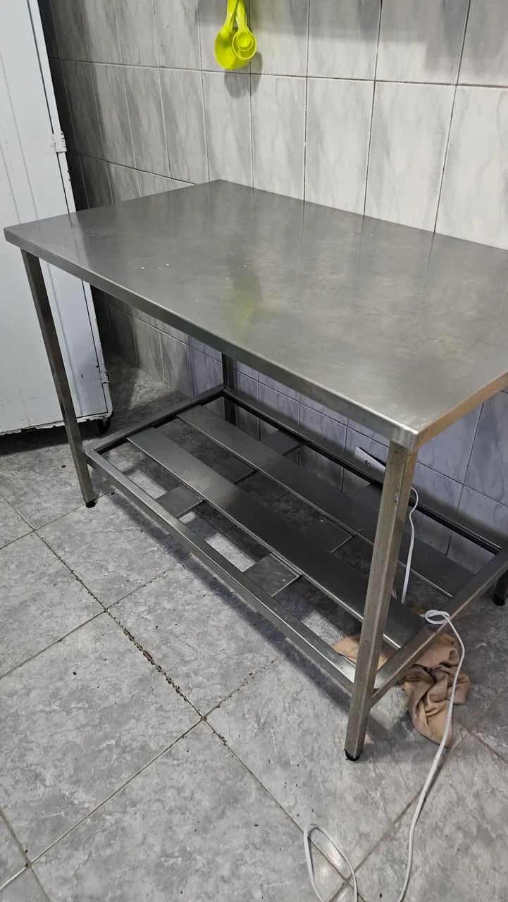 Mesa de inox em perfeito estado - Foto 3