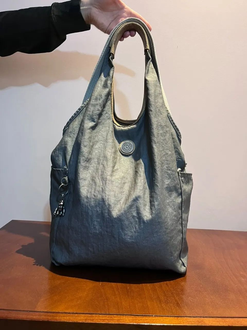 bolsa de ombro kipling cinza