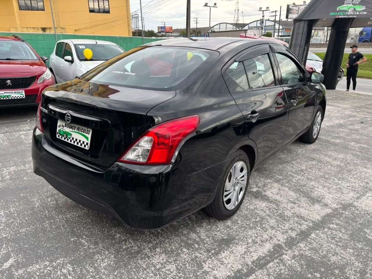 Nissan Versa 1.0 12V Flexstart 4P Mec. 2018 - Foto 4