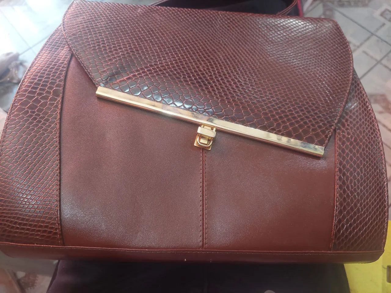 Bolsa Cintia de couro 