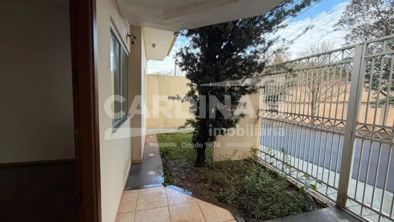 Excelente casa com três dormitórios sendo 1 suite - Foto 3