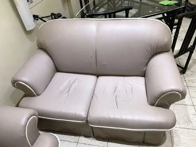 Sofá 2 lugares + 2 poltronas em corino - Foto 4