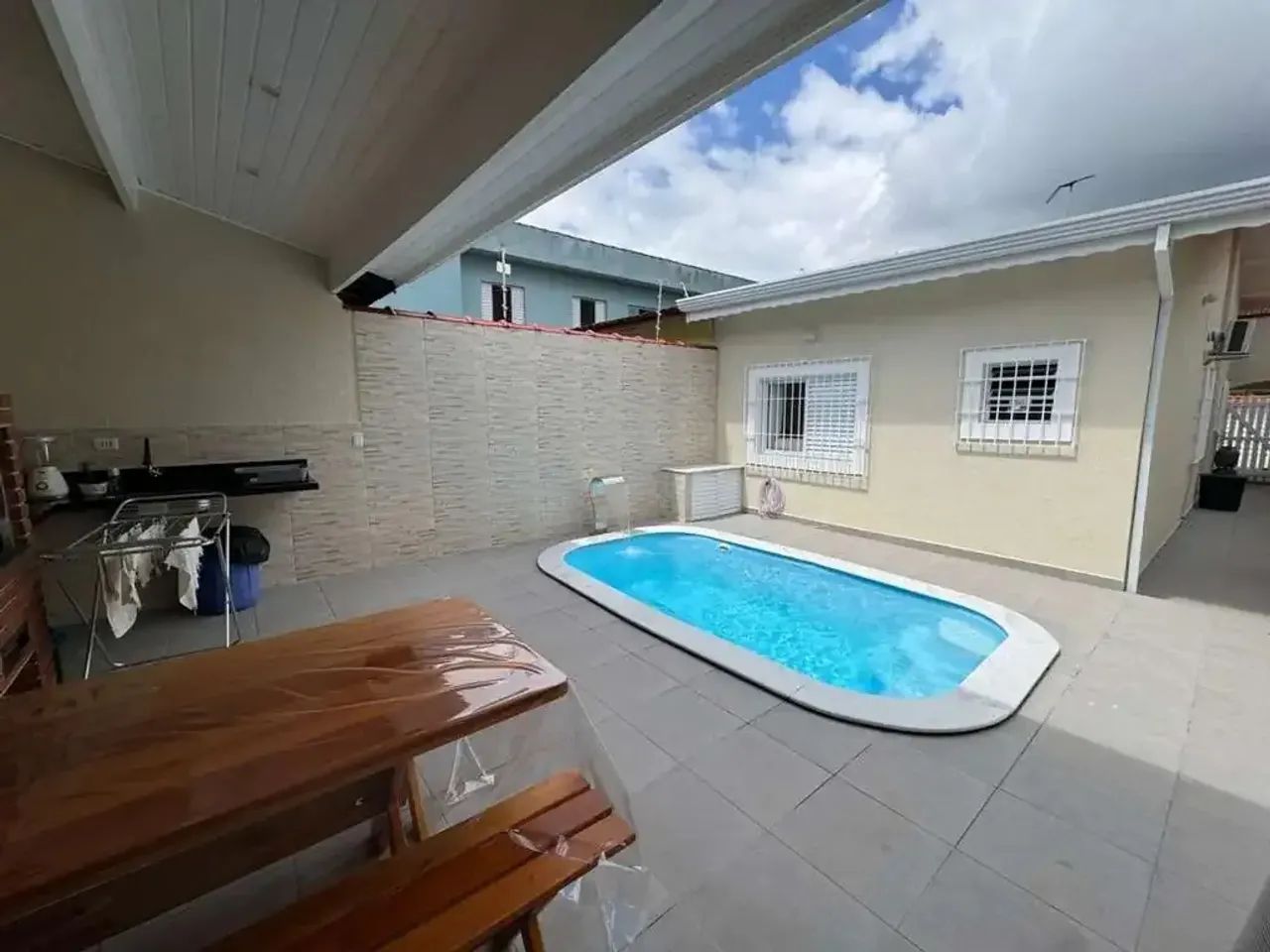 Vendo casa com Piscina próximo a Havan na Av Torres 