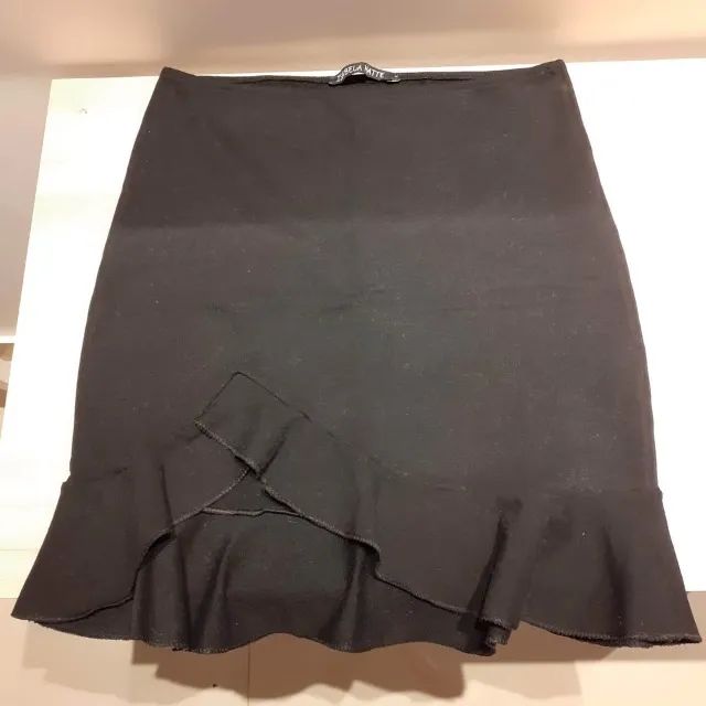 Saia preta M marca Isabela Matte