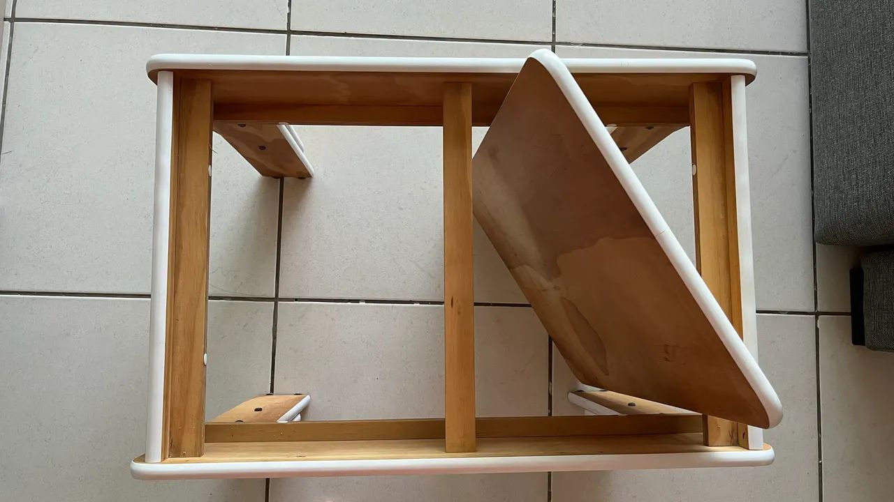 Mesa com cadeira de madeira infantil  - Foto 4