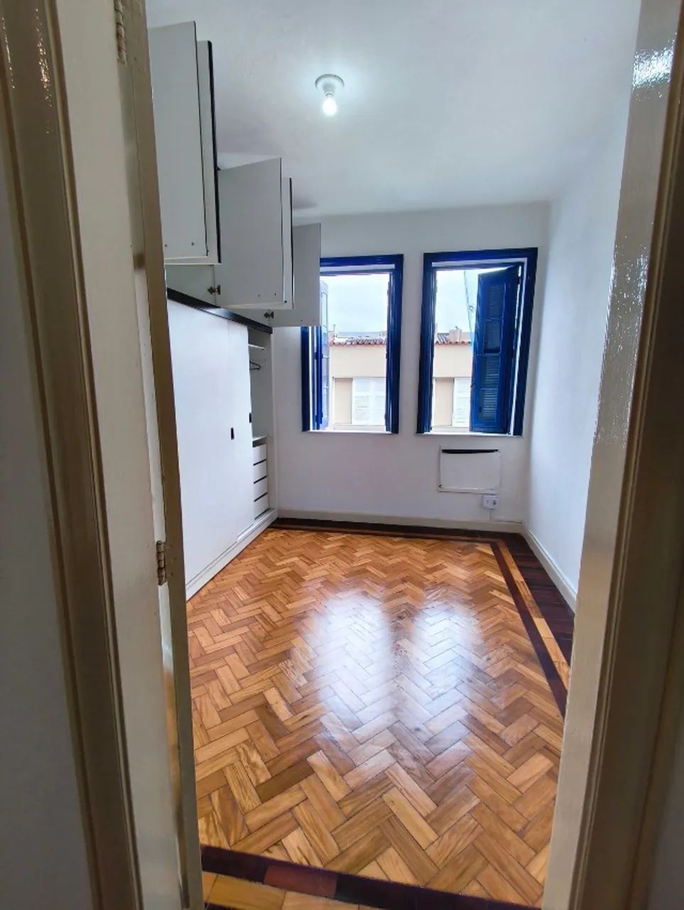 Raridade Apto na Urca, 2 quartos + dependência completa - Foto 5